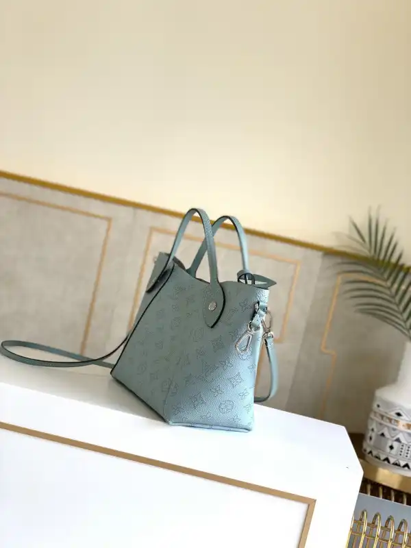 LOUIS VUITTON HINA PM