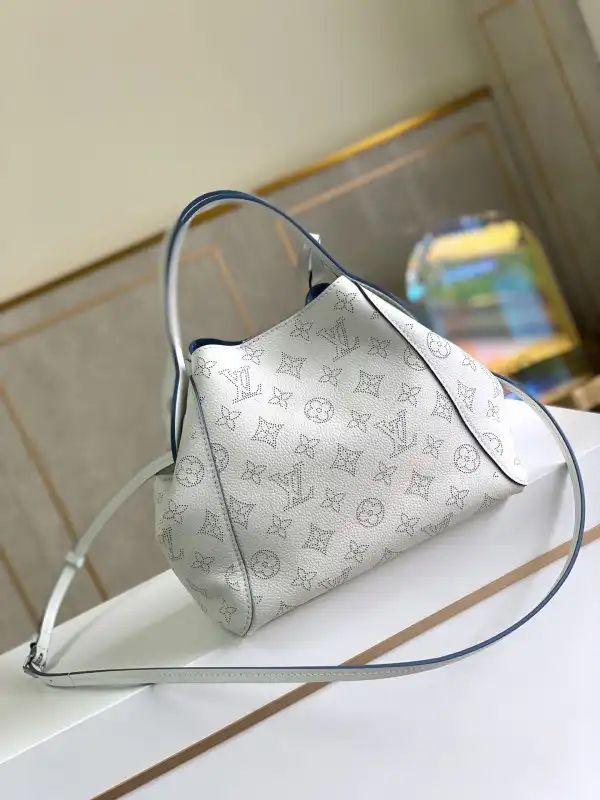 Frstbag ru LOUIS VUITTON HINA PM