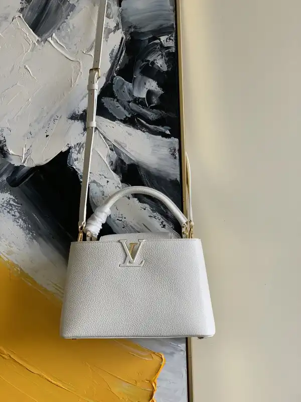 First bag ru LOUIS VUITTON CAPUCINES PM