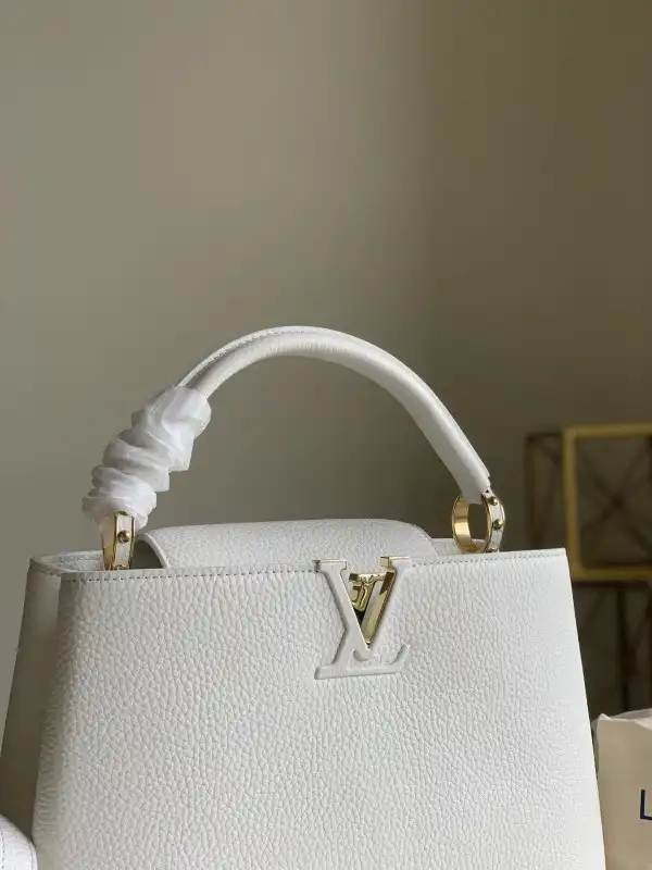 First bag ru LOUIS VUITTON CAPUCINES PM