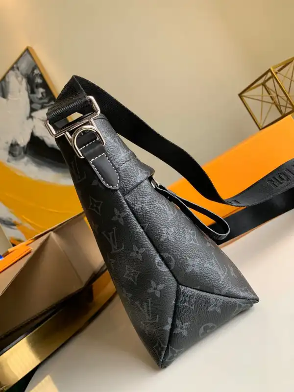 LOUIS VUITTON MESSENGER BAG