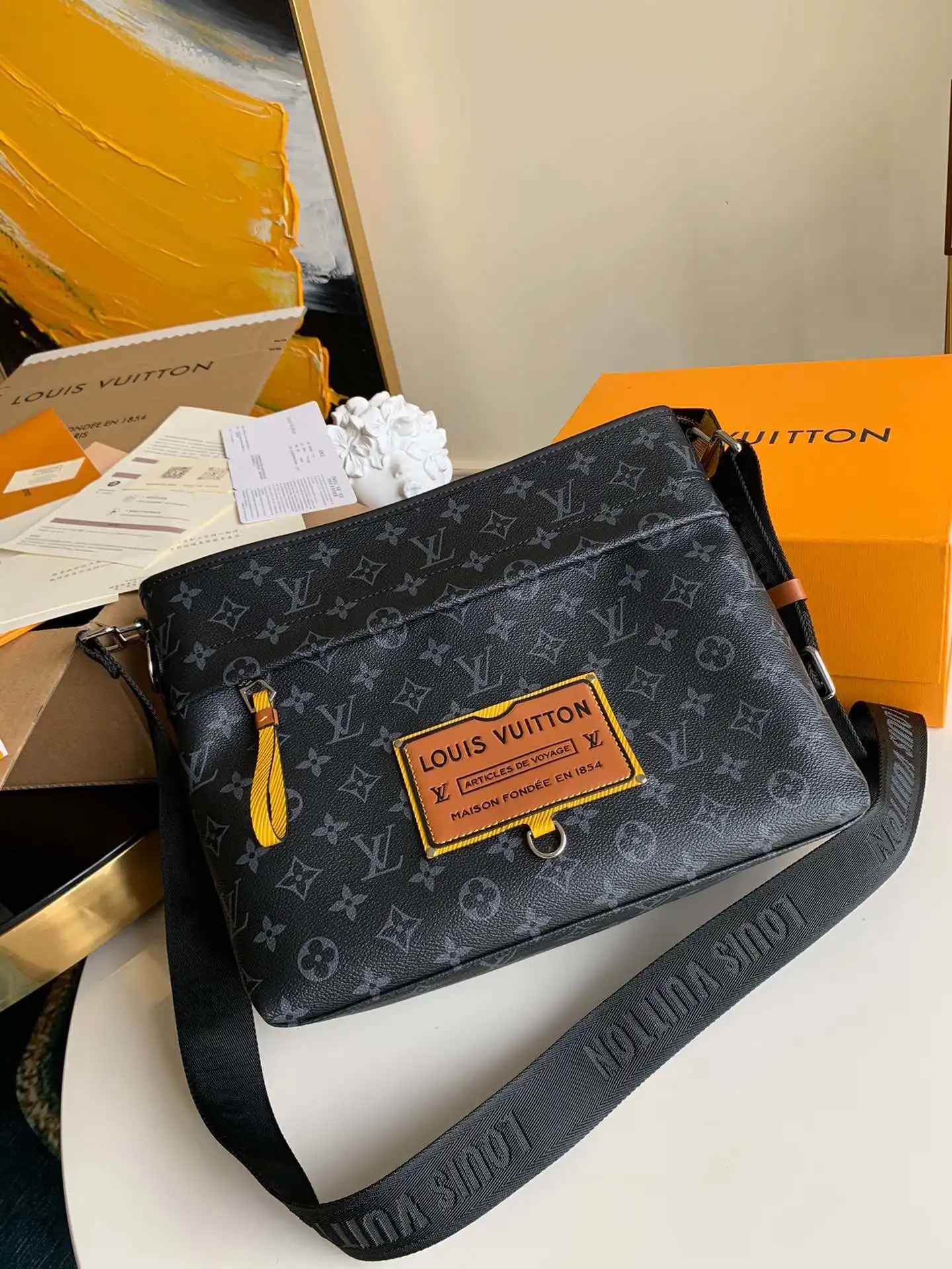 First bag ru LOUIS VUITTON MESSENGER BAG