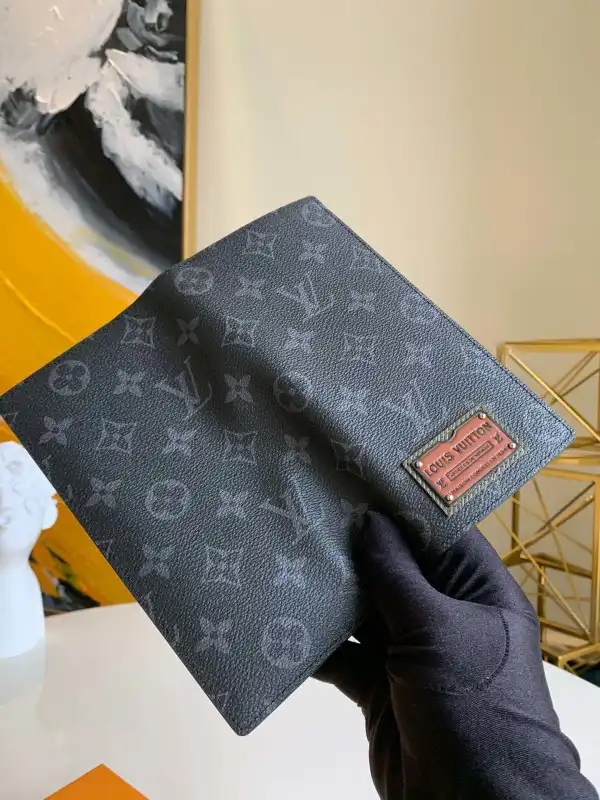 First Bag Ru LOUIS VUITTON BRAZZA WALLET