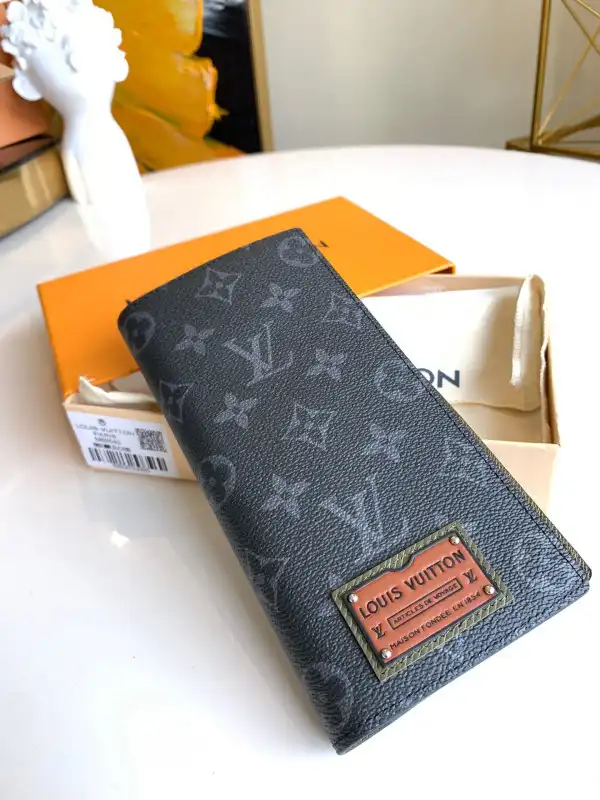 First Bag Ru LOUIS VUITTON BRAZZA WALLET