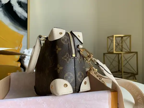 Affordable LOUIS VUITTON PETITE MALLE SOUPLE