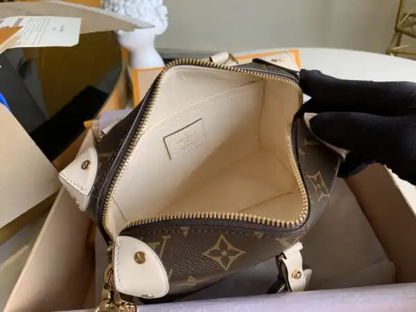 First bag ru LOUIS VUITTON PETITE MALLE SOUPLE