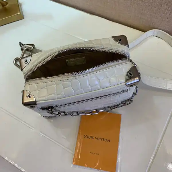 First bag ru LOUIS VUITTON SOFT TRUNK