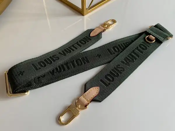 First bag ru LOUIS VUITTON STRAP