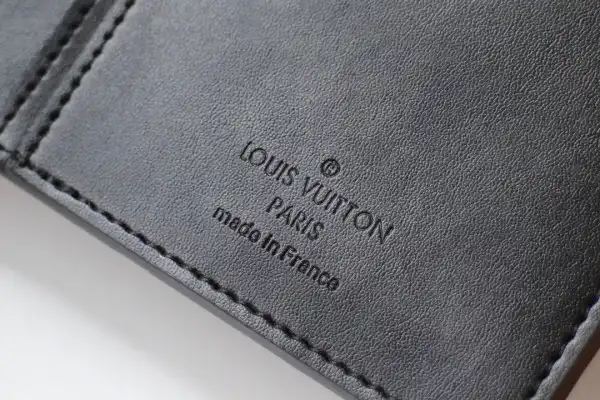 LOUIS VUITTON BRAZZA WALLET