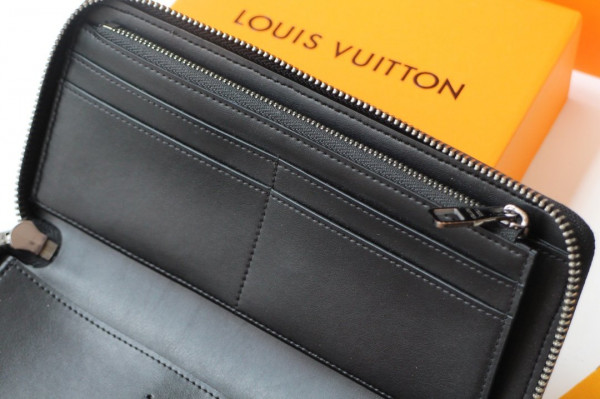 LOUIS VUITTON ZIPPY WALLET