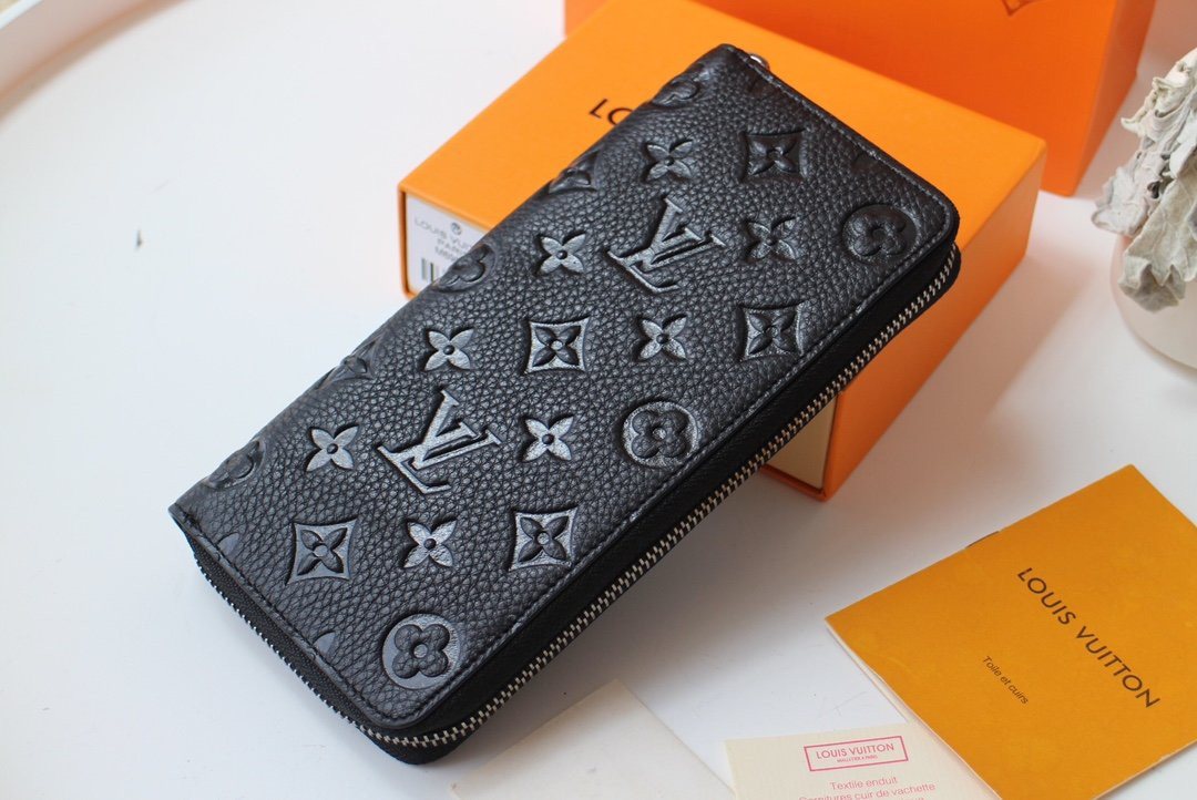 LOUIS VUITTON ZIPPY WALLET