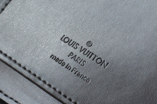 LOUIS VUITTON ZIPPY WALLET