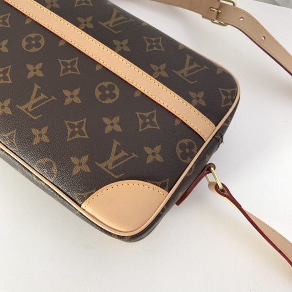 LOUIS VUITTON MESSENGER BAG