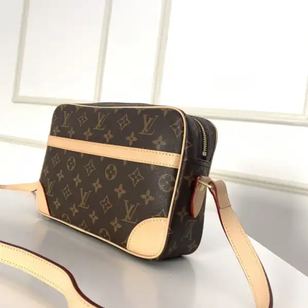 Cheap LOUIS VUITTON MESSENGER BAG