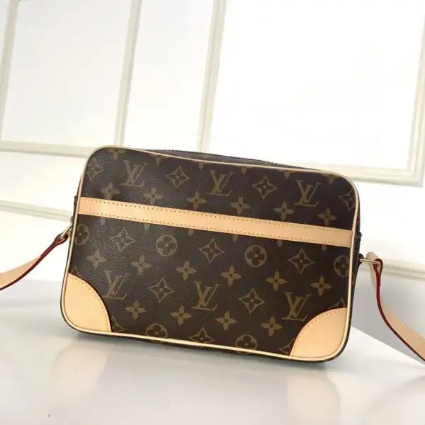 First bag ru LOUIS VUITTON MESSENGER BAG