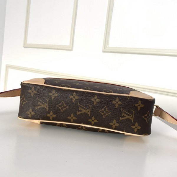 LOUIS VUITTON MESSENGER BAG