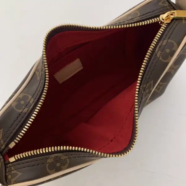 LOUIS VUITTON POCHETTE CROISSANT