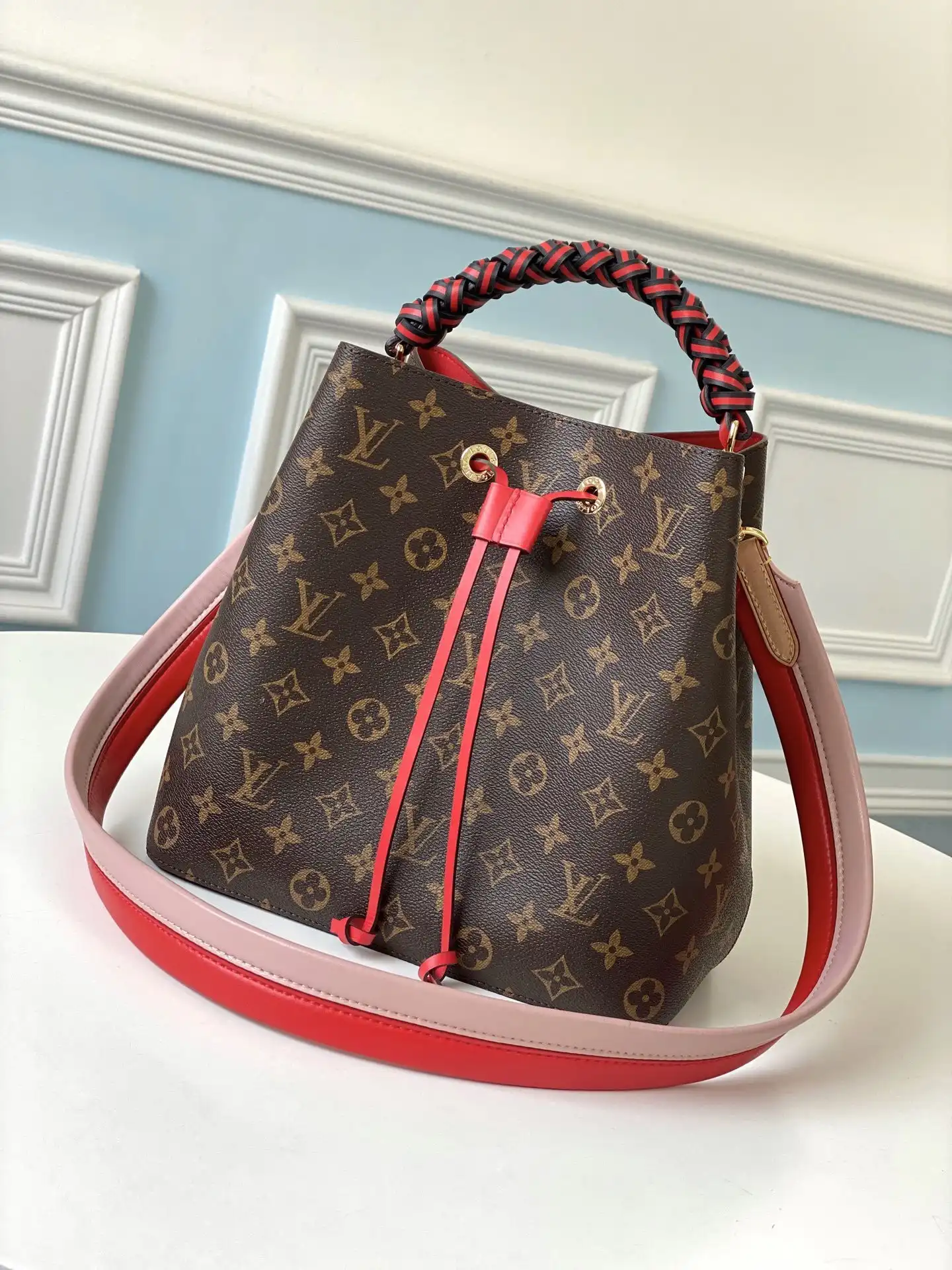 LOUIS VUITTON NÉONOÉ