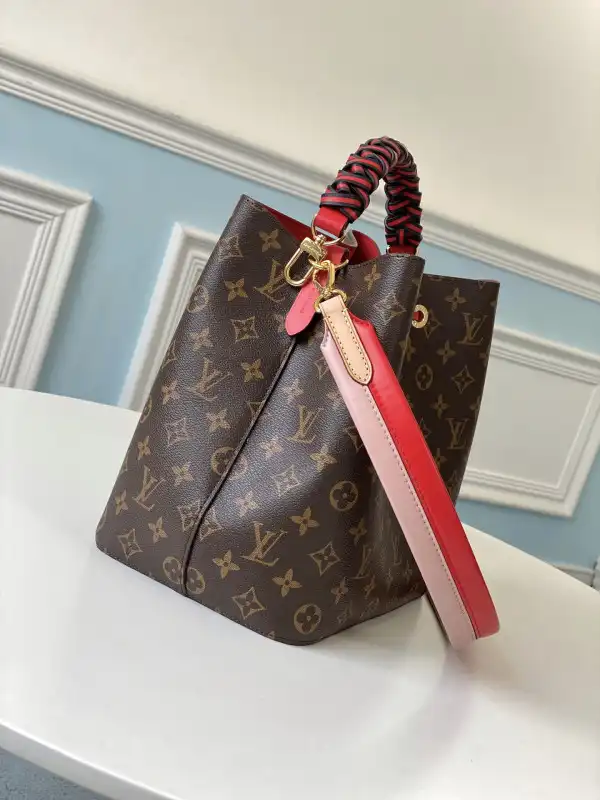 LOUIS VUITTON NÉONOÉ