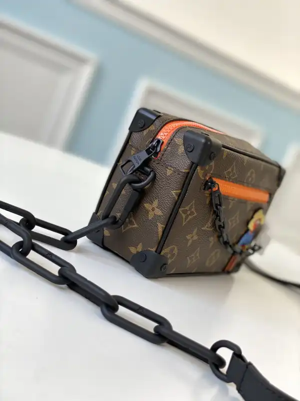 TO LOUIS VUITTON SOFT TRUNK