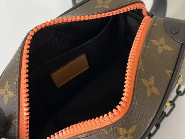 First bag ru LOUIS VUITTON SOFT TRUNK