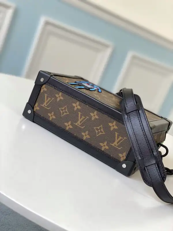 Bagsoffer LOUIS VUITTON SOFT TRUNK