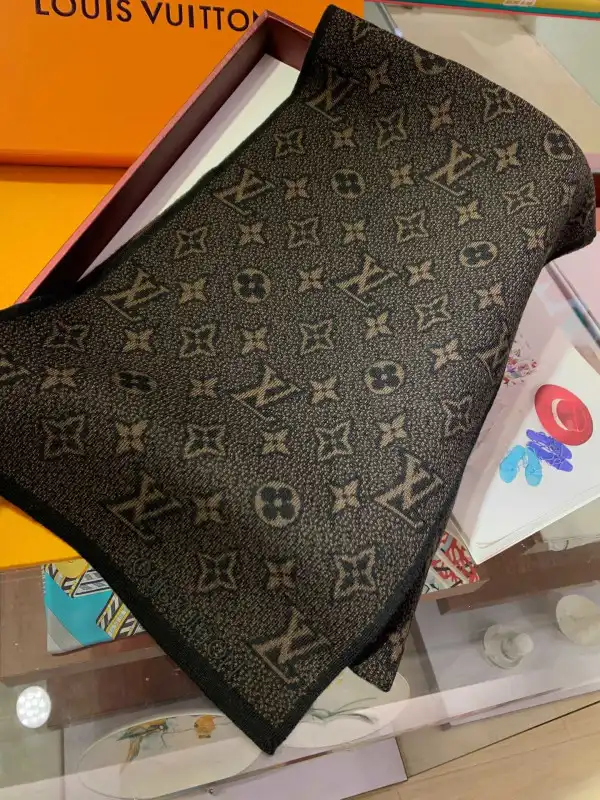 LOUIS VUITTON SCARF