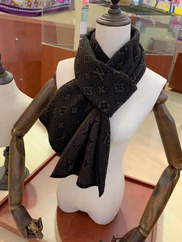 LOUIS VUITTON SCARF