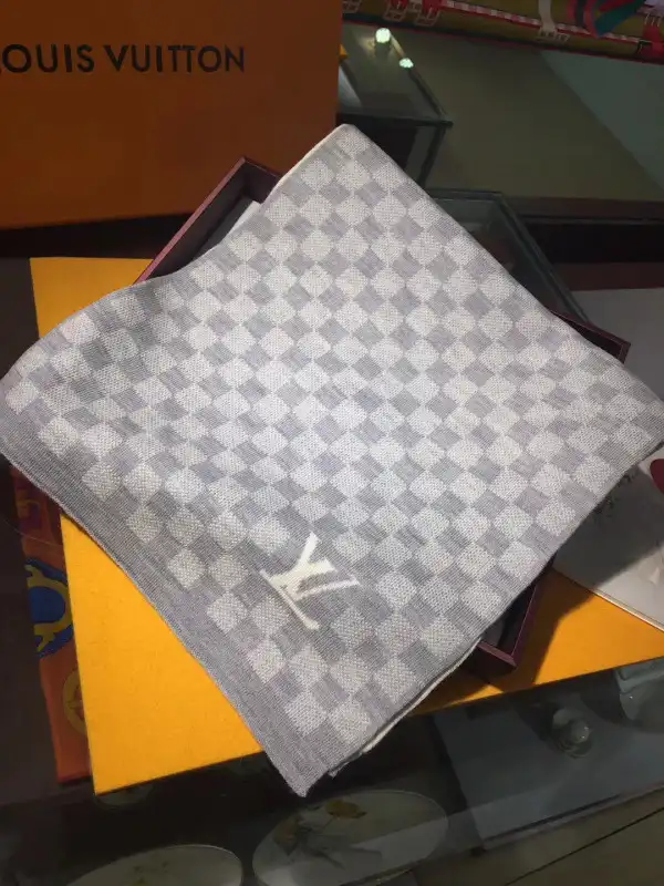 First bag ru LOUIS VUITTON SCARF