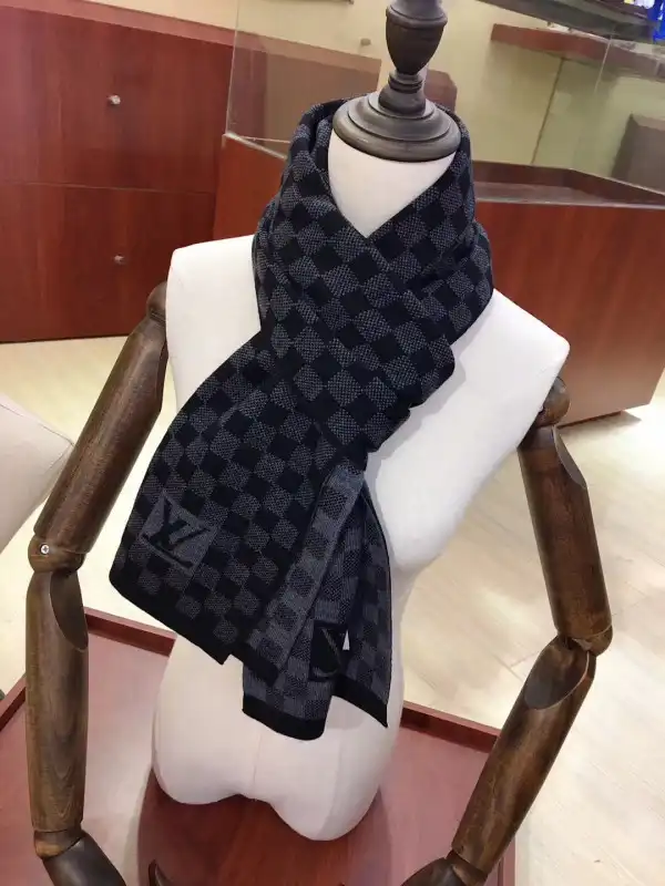 Firstbag Ru LOUIS VUITTON SCARF