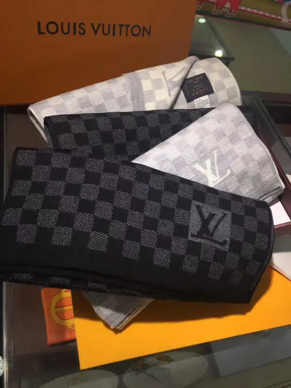 Firstbag Ru LOUIS VUITTON SCARF