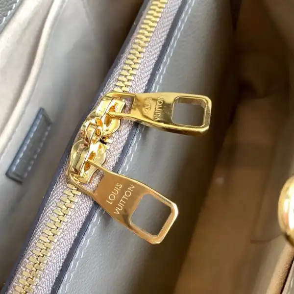 First bag ru LOUIS VUITTON MONTAIGNE BB