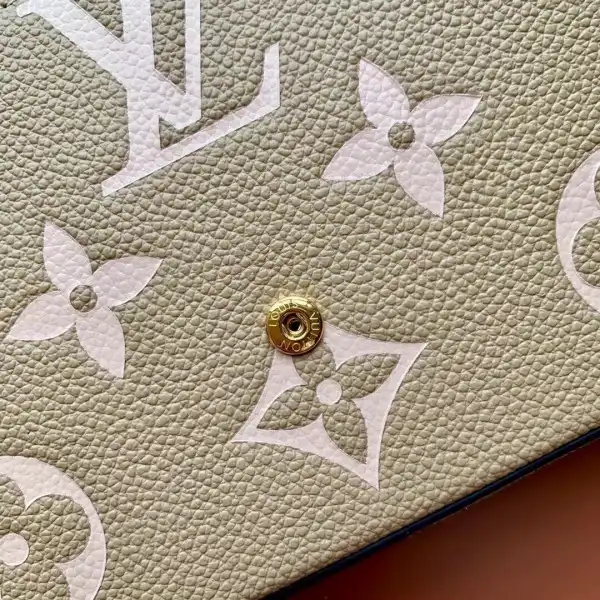 LOUIS VUITTON POCHETTE FÉLICIE