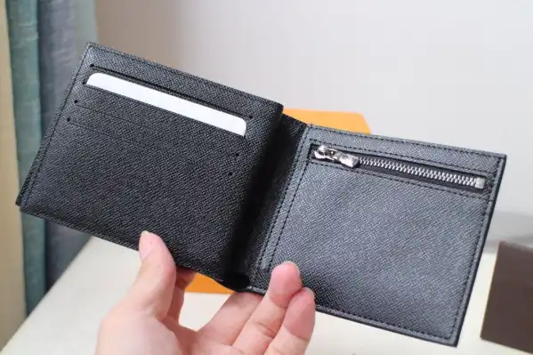 Affordable LOUIS VUITTON AMERIGO WALLET