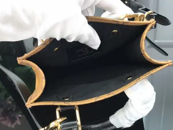 First bag ru LOUIS VUITTON PETIT SAC PLAT