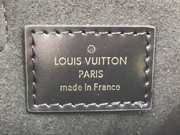 LOUIS VUITTON PETIT SAC PLAT