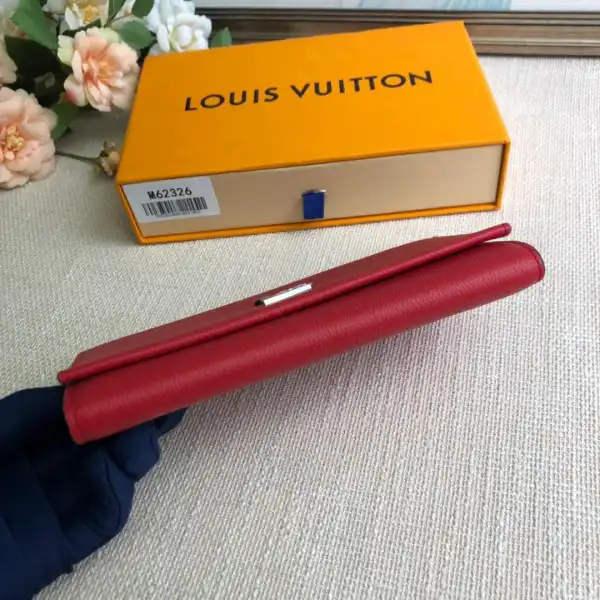 First bag ru LOUIS VUITTON LOCKME WALLET