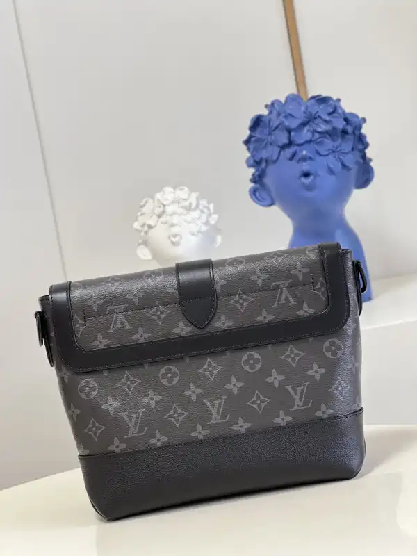 Frstbag ru LOUIS VUITTON SAUMUR MESSENGER