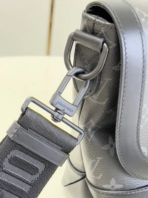 Cheap LOUIS VUITTON SAUMUR MESSENGER