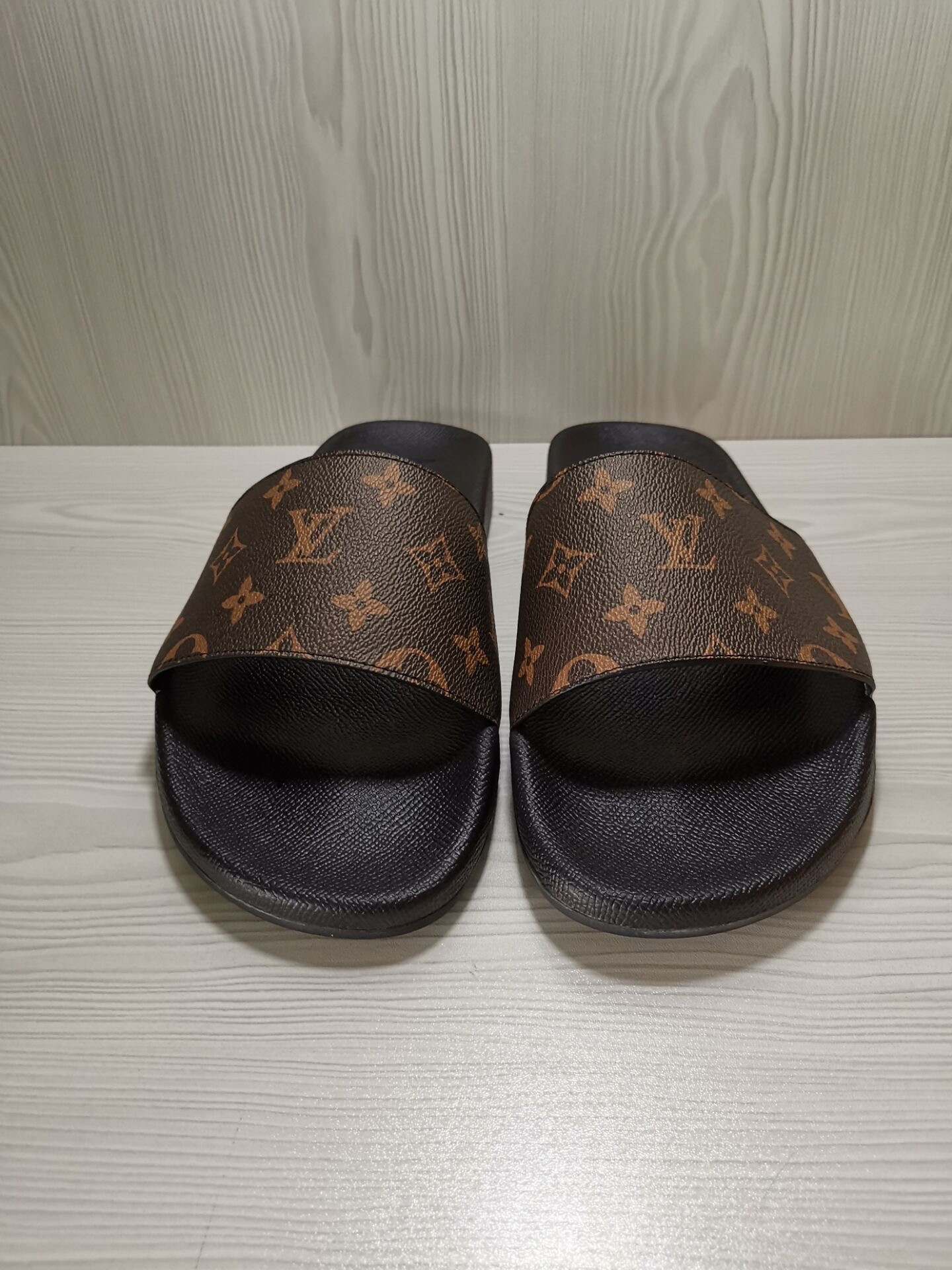 HOT SALE LOUIS VUITTON SLIPPERS