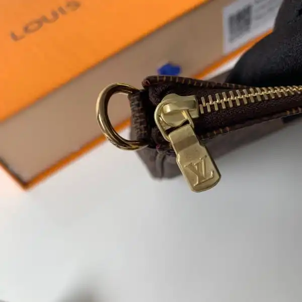 Aaa replica ru Louis Vuitton POCHETTE ACCESSOIRES