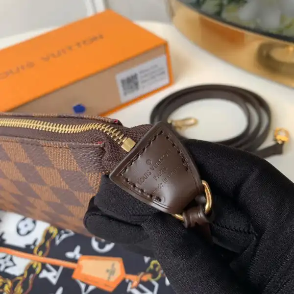 Aaa replica ru Louis Vuitton POCHETTE ACCESSOIRES