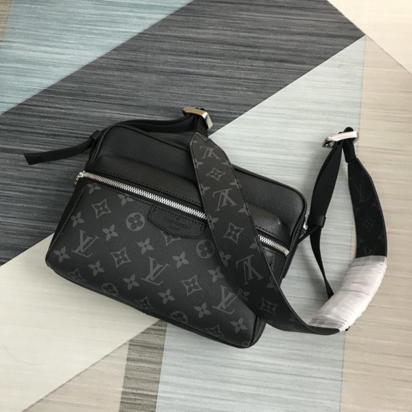 [FREE SHIPPING] LOUIS VUITTON OUTDOOR MESSENGER