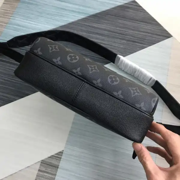 Affordable LOUIS VUITTON OUTDOOR MESSENGER