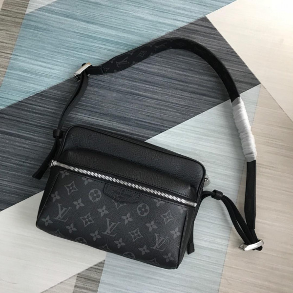 HOT SALE LOUIS VUITTON OUTDOOR MESSENGER