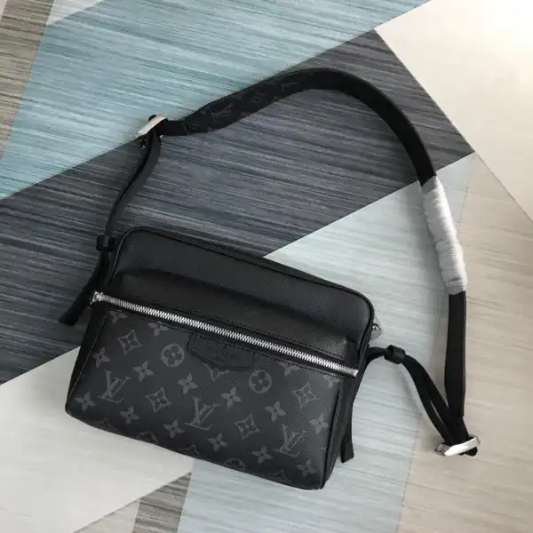 LOUIS VUITTON OUTDOOR MESSENGER