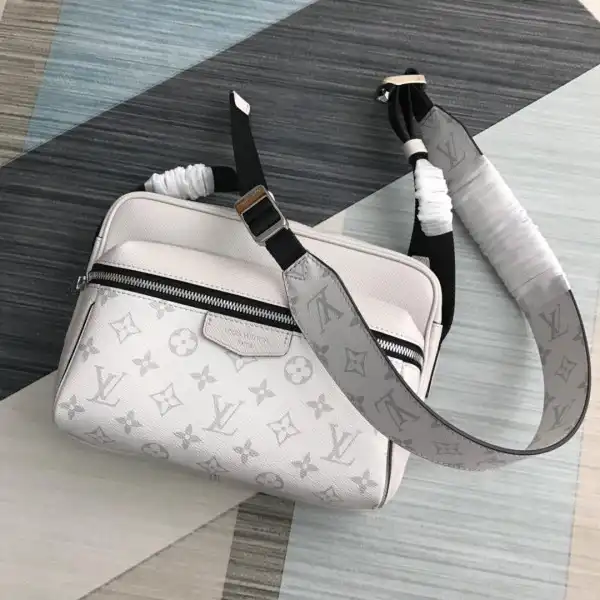 LOUIS VUITTON OUTDOOR MESSENGER