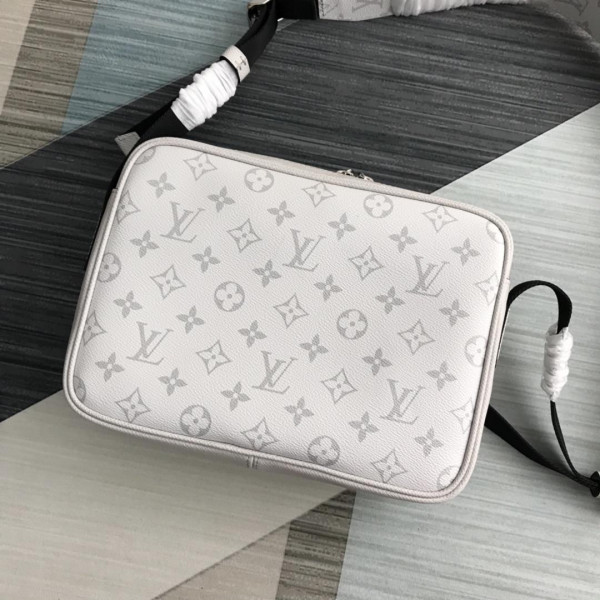 HOT SALE LOUIS VUITTON OUTDOOR MESSENGER