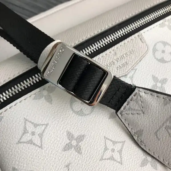 Cheap LOUIS VUITTON OUTDOOR MESSENGER