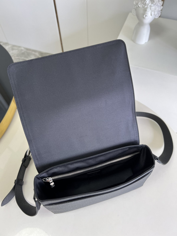 [FREE SHIPPING] LOUIS VUITTON NEW FLAP MESSENGER